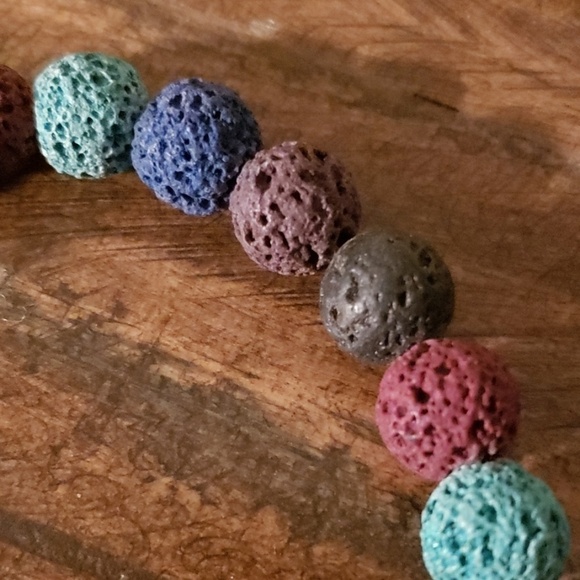 Gold tone Thunderbird medallion beaded multicolored bracelet - Picture 2 of 2